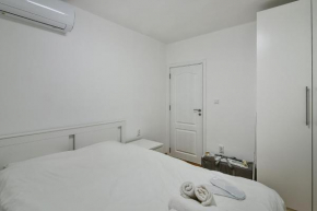 Central 3BR with parking nearby Opera